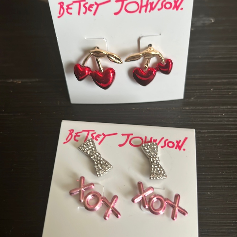 Betsy Johnson errings